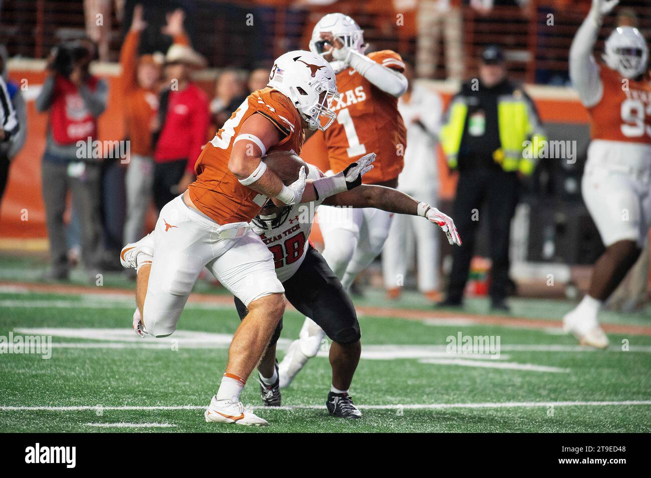 24. November 2023: Texas Longhorns Jett Bush (43) in Aktion während des NCAA Football-Spiels zwischen der Texas Tech University im Darrell K. Royal Texas Memorial Stadium. Austin, Texas Mario Cantu/CSM Stockfoto