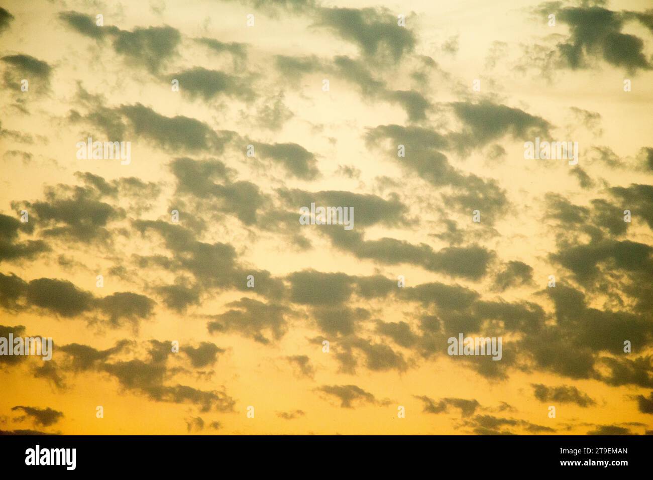 Schöne bunte Himmel mit Wolken in der Tageszeit Stockfoto