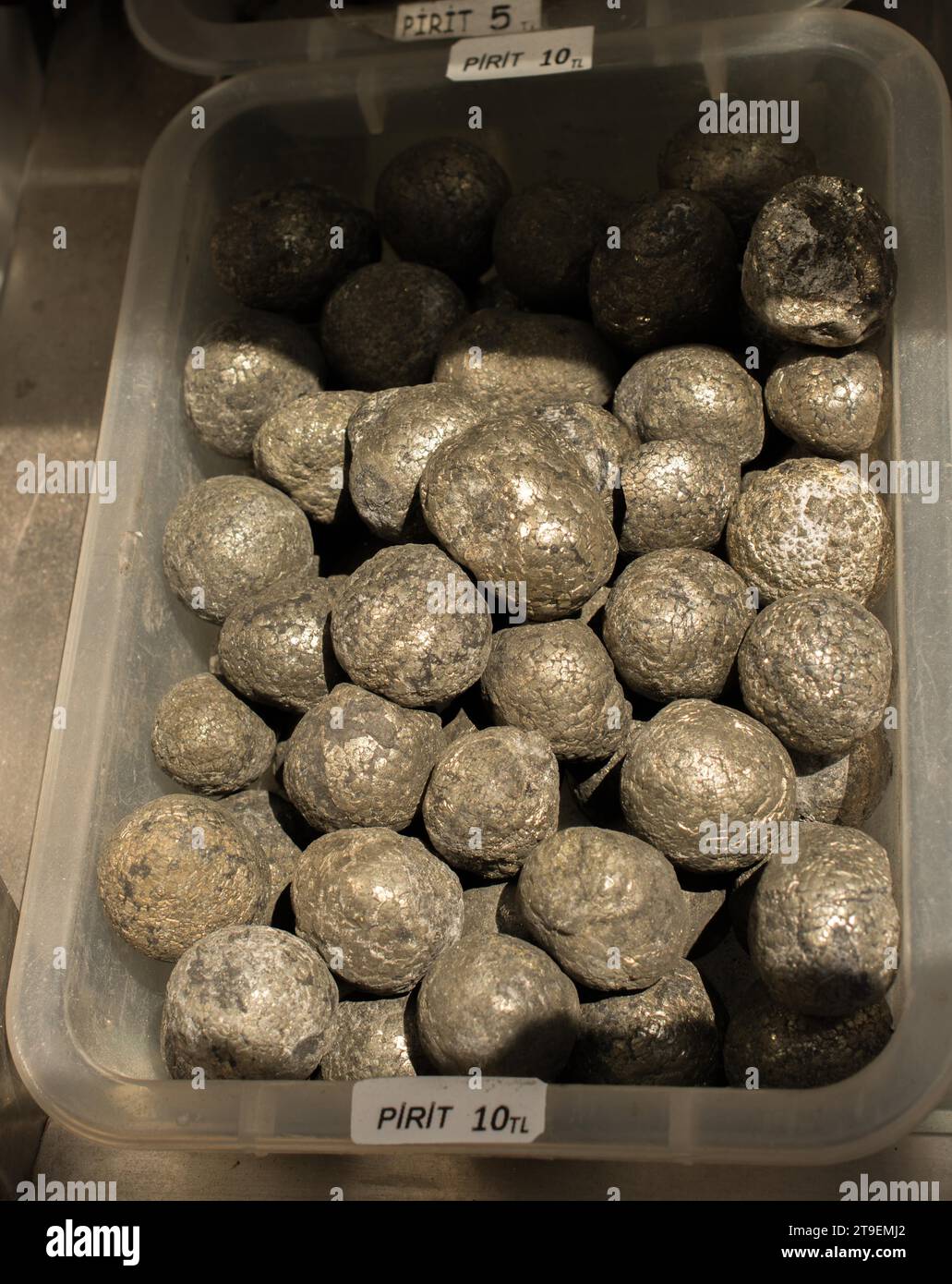 Pyrit Trommelsteine Edelstein als Mineral Rock Muster Stockfoto