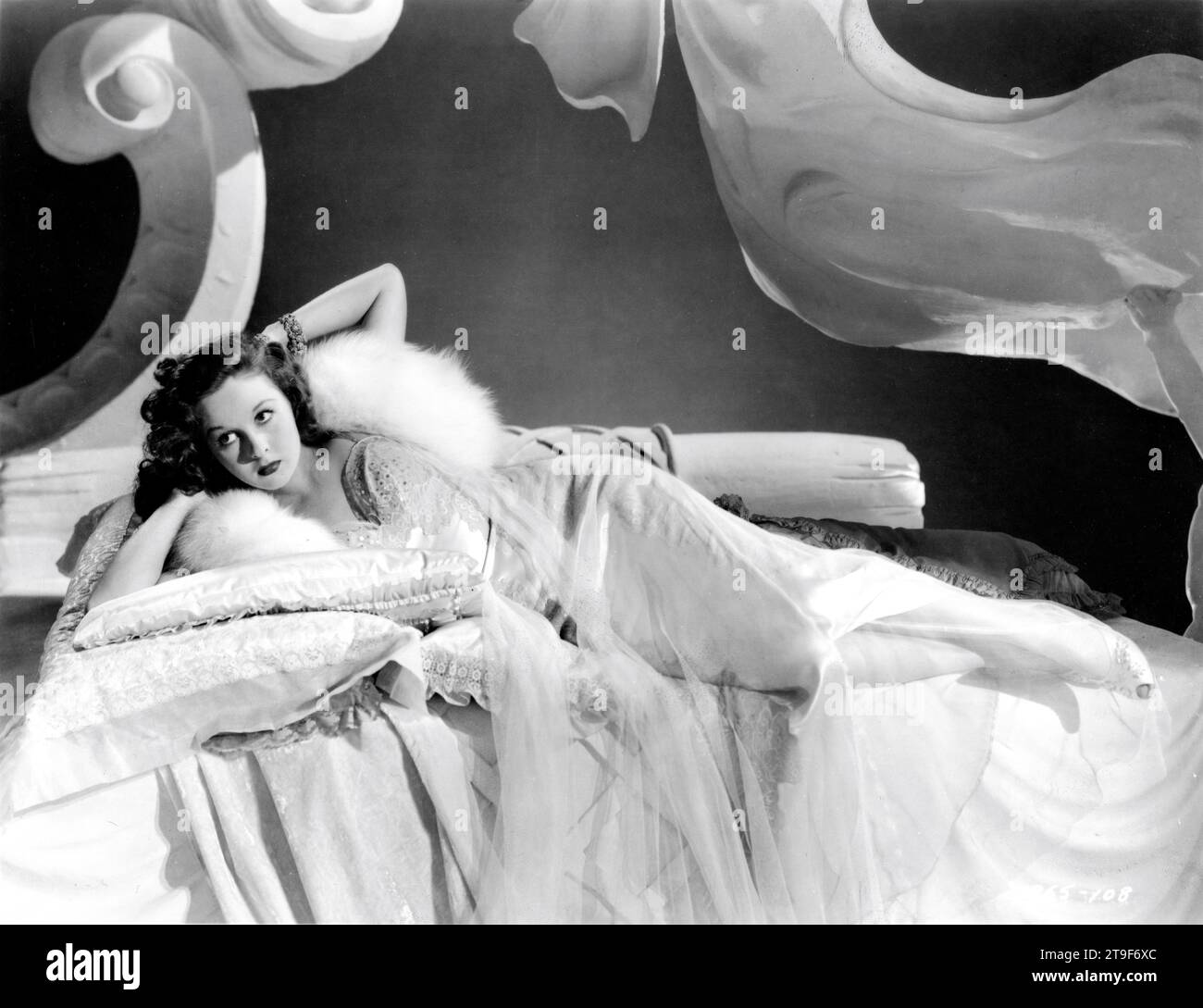 SUSAN HAYWARD Publicity Porträt Publicity für STAR SPANGLED RHYTHM 1942 Regisseur GEORGE MARSHALL Paramount Pictures Stockfoto