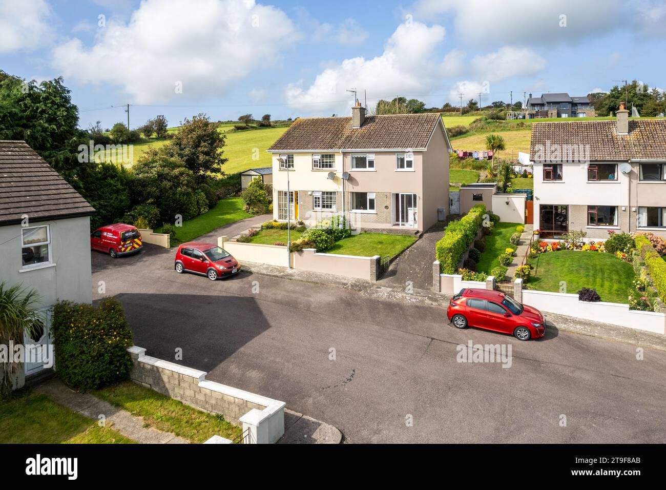 Einzelhäuser auf einem Wohngebiet in West Cork, Irland. Stockfoto
