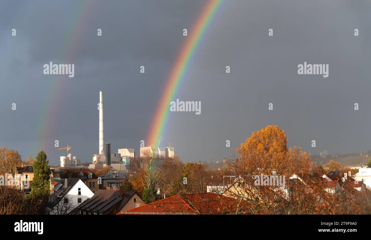 Ein Regenbogen am Kraftwerk Münster in Bad Cannstatt, Stuttgart Stockfoto