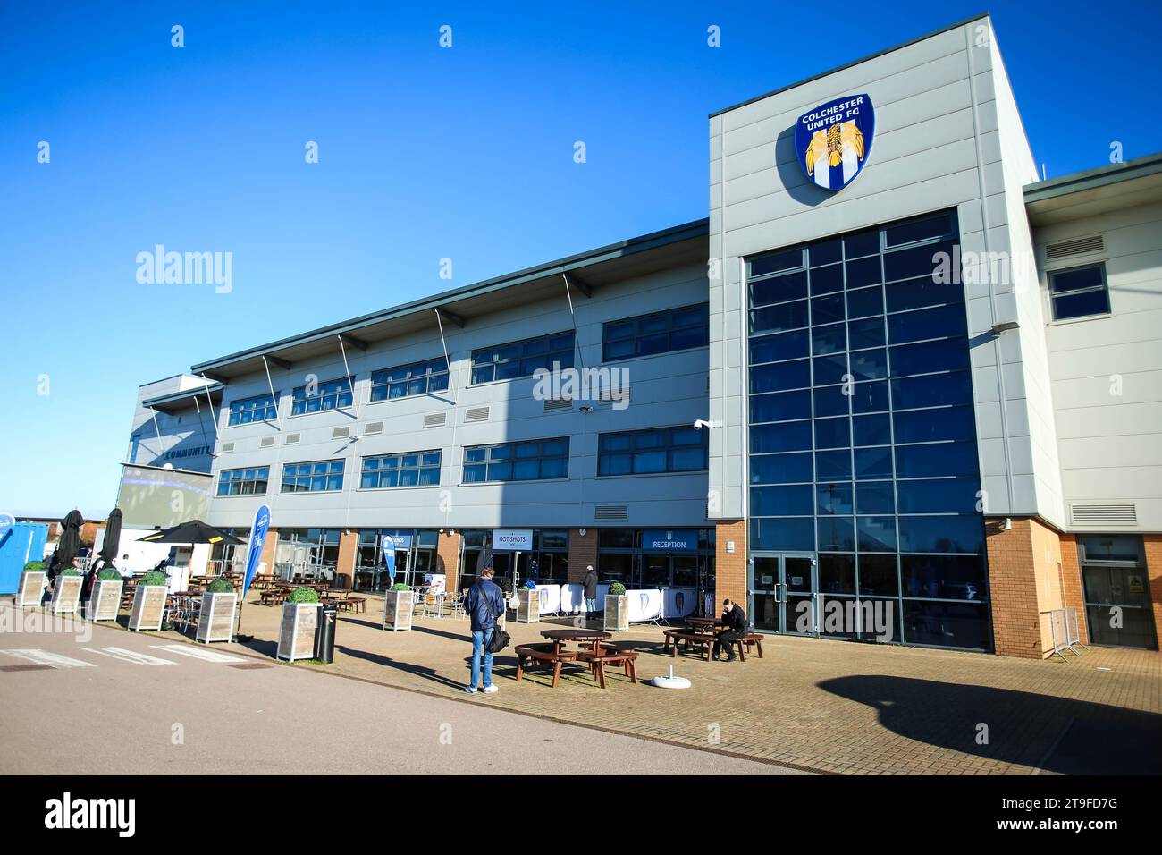 Ein allgemeiner Überblick über das JobServe Community Stadium vor dem Spiel der Sky Bet League Two im JobServe Community Stadium, Colchester. Bilddatum: Samstag, 25. November 2023. Stockfoto