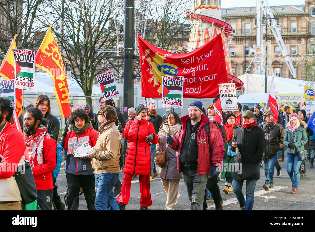 November 23. Glasgow, Großbritannien. Die jährliche St. Andrew's Day Parade fand im Stadtzentrum von Glasgow statt, in der sich verschiedene linke, sozialistische und politische Gruppen aufhielten. Die Parade findet jährlich am letzten Samstag im November statt. ANAS SARWAR, MSP, Vorsitzender der Scottish Labour Party, nahm an der Parade Teil. Quelle: Findlay/Alamy Live News Stockfoto