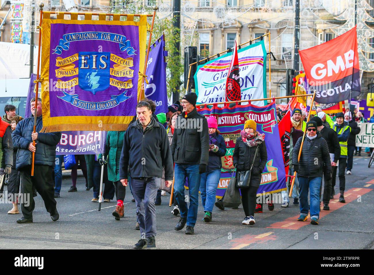 November 23. Glasgow, Großbritannien. Die jährliche St. Andrew's Day Parade fand im Stadtzentrum von Glasgow statt, in der sich verschiedene linke, sozialistische und politische Gruppen aufhielten. Die Parade findet jährlich am letzten Samstag im November statt. ANAS SARWAR, MSP, Vorsitzender der Scottish Labour Party, nahm an der Parade Teil. Quelle: Findlay/Alamy Live News Stockfoto