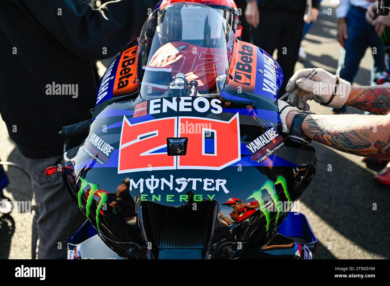 Valencia, Spanien. November 2023. Quartararo Fabio FRA Monster Energy Yamaha MotoGP Yamaha Moto am Startplatz 2023 MotoGP Grand Prix von Spanien - Gran Premio Motul de la Comunitat Valenciana - Tissot Sprint Race, MotoGP Weltmeisterschaft in Valencia, Spanien, 25. November 2023 Credit: Independent Photo Agency/Alamy Live News Stockfoto