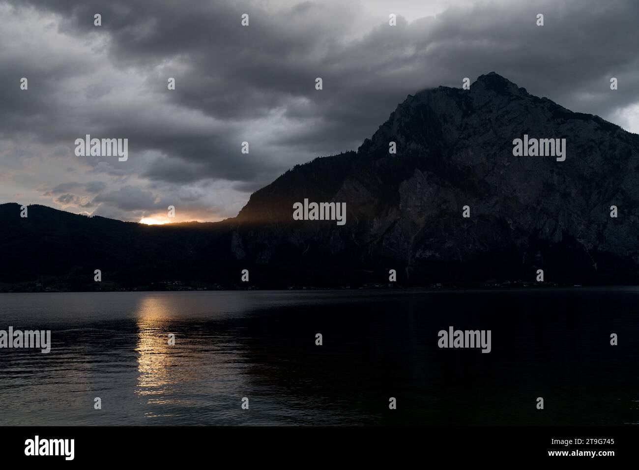 Traunstein, 1691 m ü. M. Hochberg über dem Traunsee in Altmünster am Traunsee, Salzkammergut, Oberösterreich, Österreich © Wojcie Stockfoto