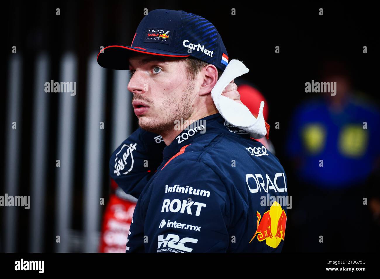 Abu Dhabi, Vereinigte Arabische Emirate. November 2023. Max Verstappen von Red Bull Racing, nachdem er sich am 25. November 2023 auf dem Yas Marina Circuit in Abu Dhabi, Vereinigte Arabische Emirate, vor dem Formel-1-Grand Prix von Abu Dhabi qualifiziert hatte. (Kreditbild: © Beata Zawrzel/ZUMA Press Wire) NUR REDAKTIONELLE VERWENDUNG! Nicht für kommerzielle ZWECKE! Stockfoto