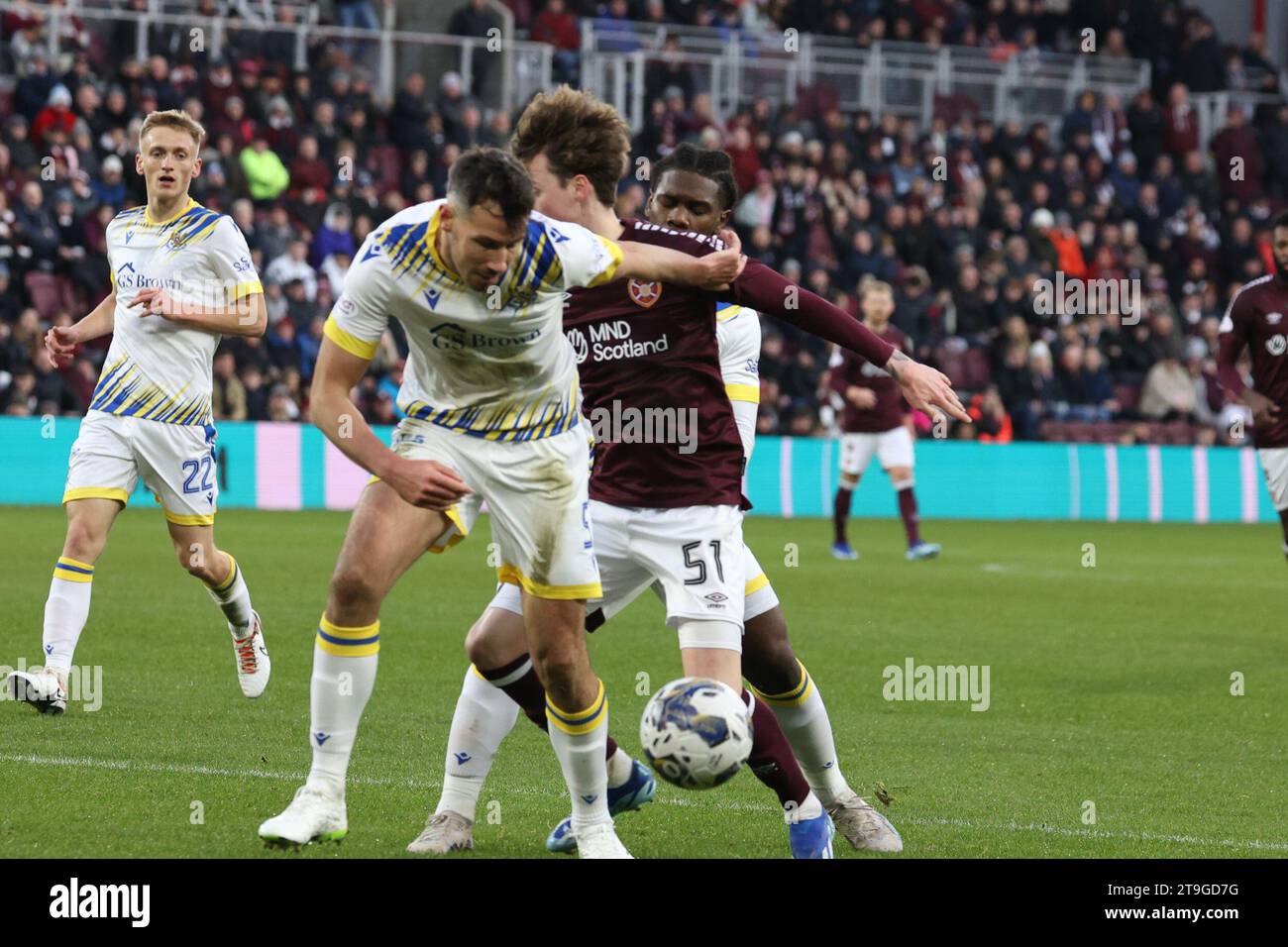 Tynecastle Park. Edinburgh. Schottland, Großbritannien. November 2023. Während des Cinch Premiership Matches zwischen Hearts und St Johnstone Hearts gelingt es Alex Lowry nicht, die St Johnstone Defense besser zu machen (Bild: Alamy Live News/David Mollison) Stockfoto