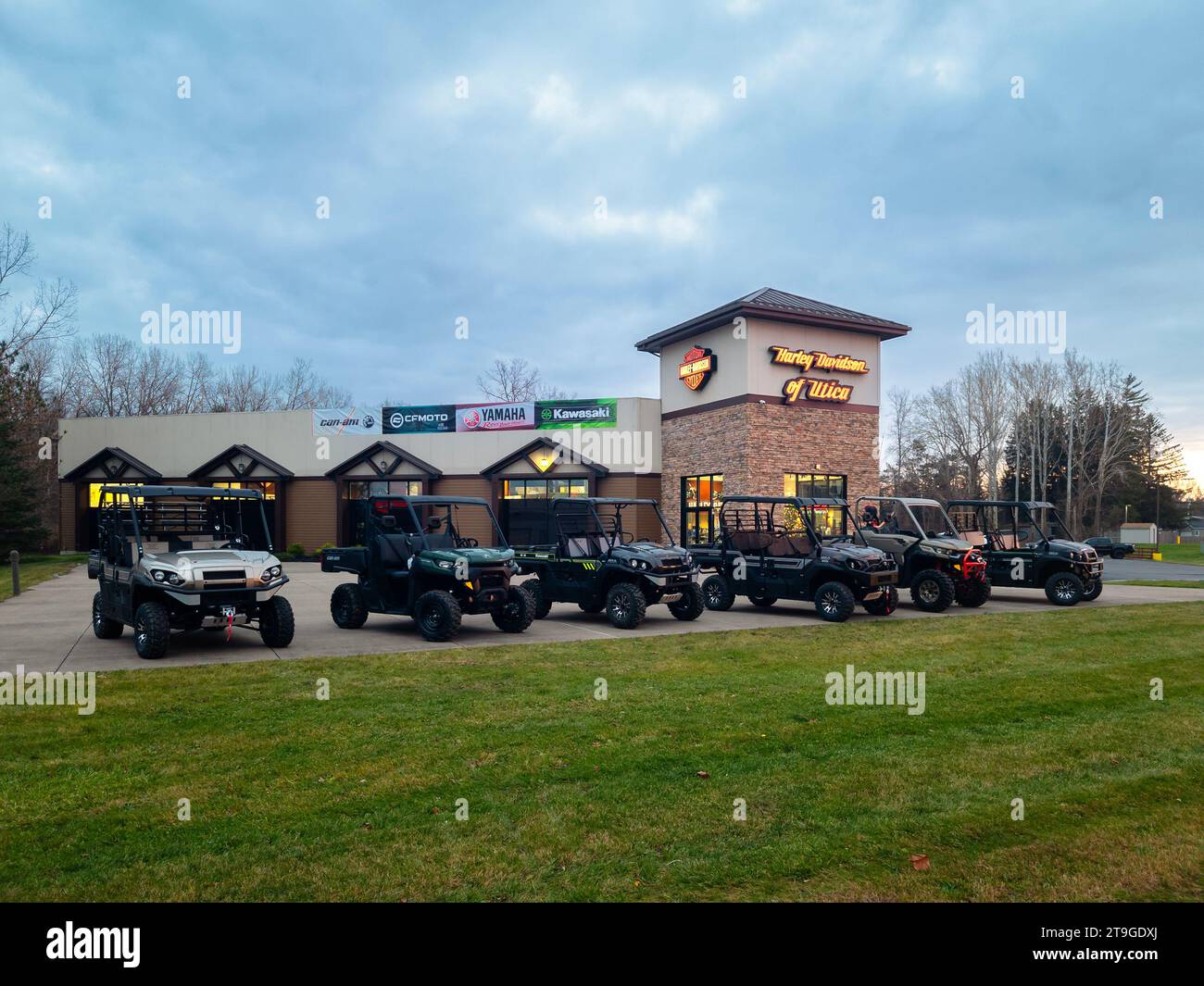 New Hartford, New York - 23. November 2022: Außenansicht des Harley Davidson Händlergebäudes. Stockfoto