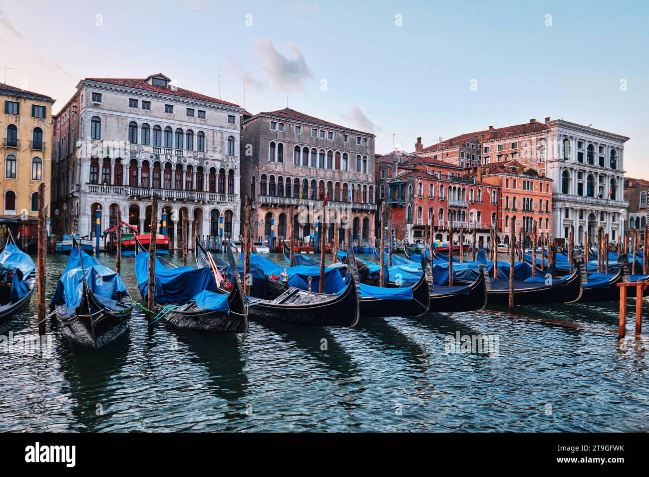 Verwunderlich Blaue Parkplatze Italien Bilder