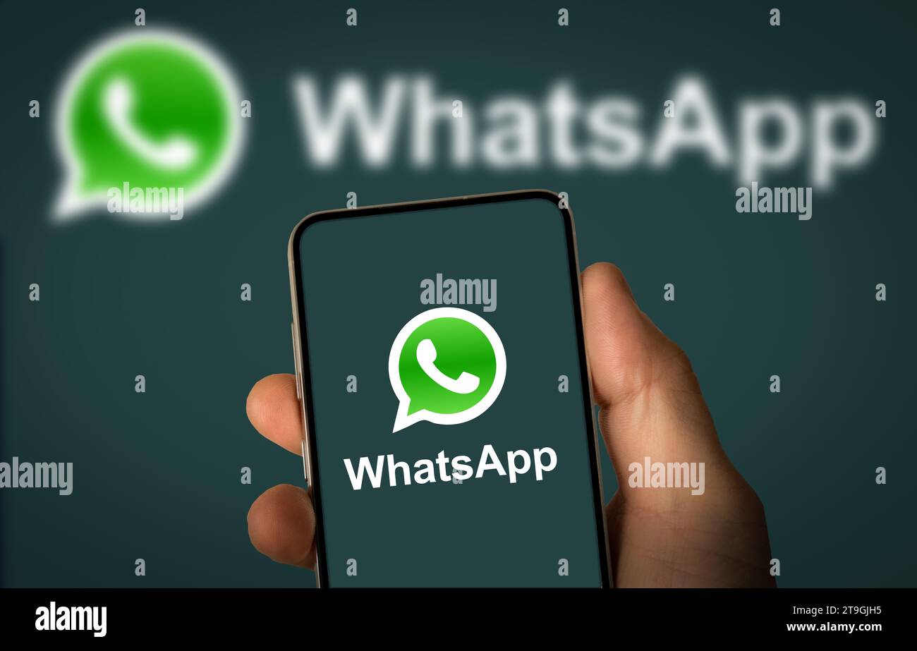 WhatsApp Messenger-Anwendung wird auf Mobilgerät angezeigt Stockfoto