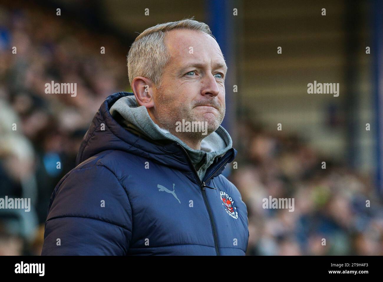 Portsmouth, Großbritannien. November 2023. Blackpool Manager Neil Critchley während des Spiels Portsmouth FC gegen Blackpool FC SKY Bet EFL League One in Fratton Park, Portsmouth, England, Großbritannien am 25. November 2023 Credit: Every Second Media/Alamy Live News Stockfoto