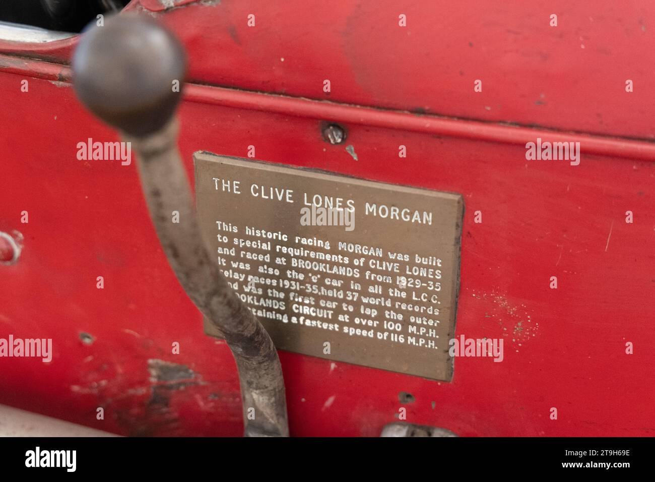Clive Lones Morgan, Inhaber von 37 Weltrekorden und fuhr zwischen 1929 und 1935 auf der Brooklands-Strecke. Ausgestellt im Brooklands Museum, Weybridge, Surrey, Großbritannien Stockfoto
