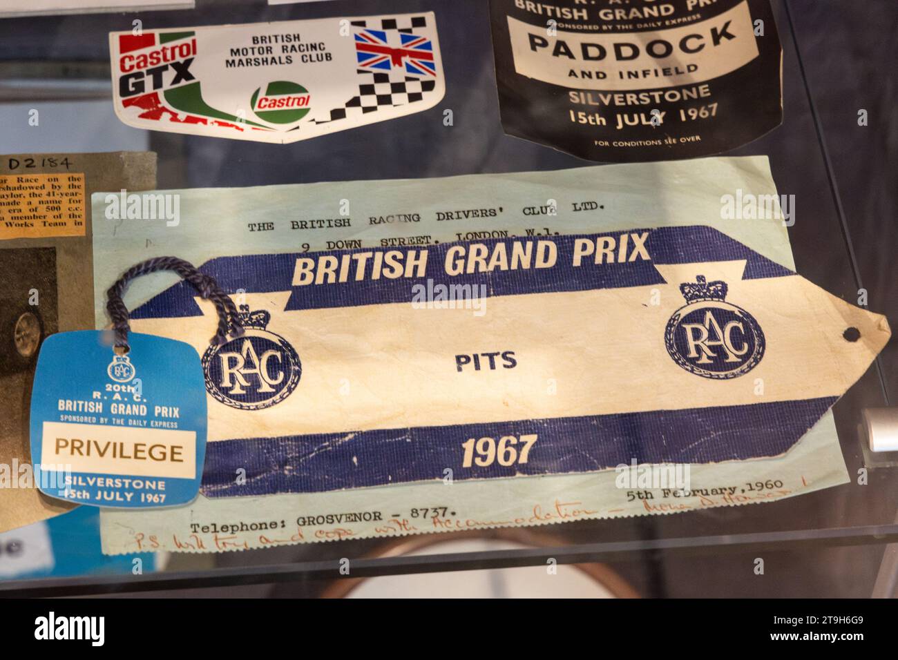 1967 Eintrittskarten für den britischen Formel 1 Grand Prix Pits & Paddock im Brooklands Museum, Weybridge, Surrey, Großbritannien Stockfoto