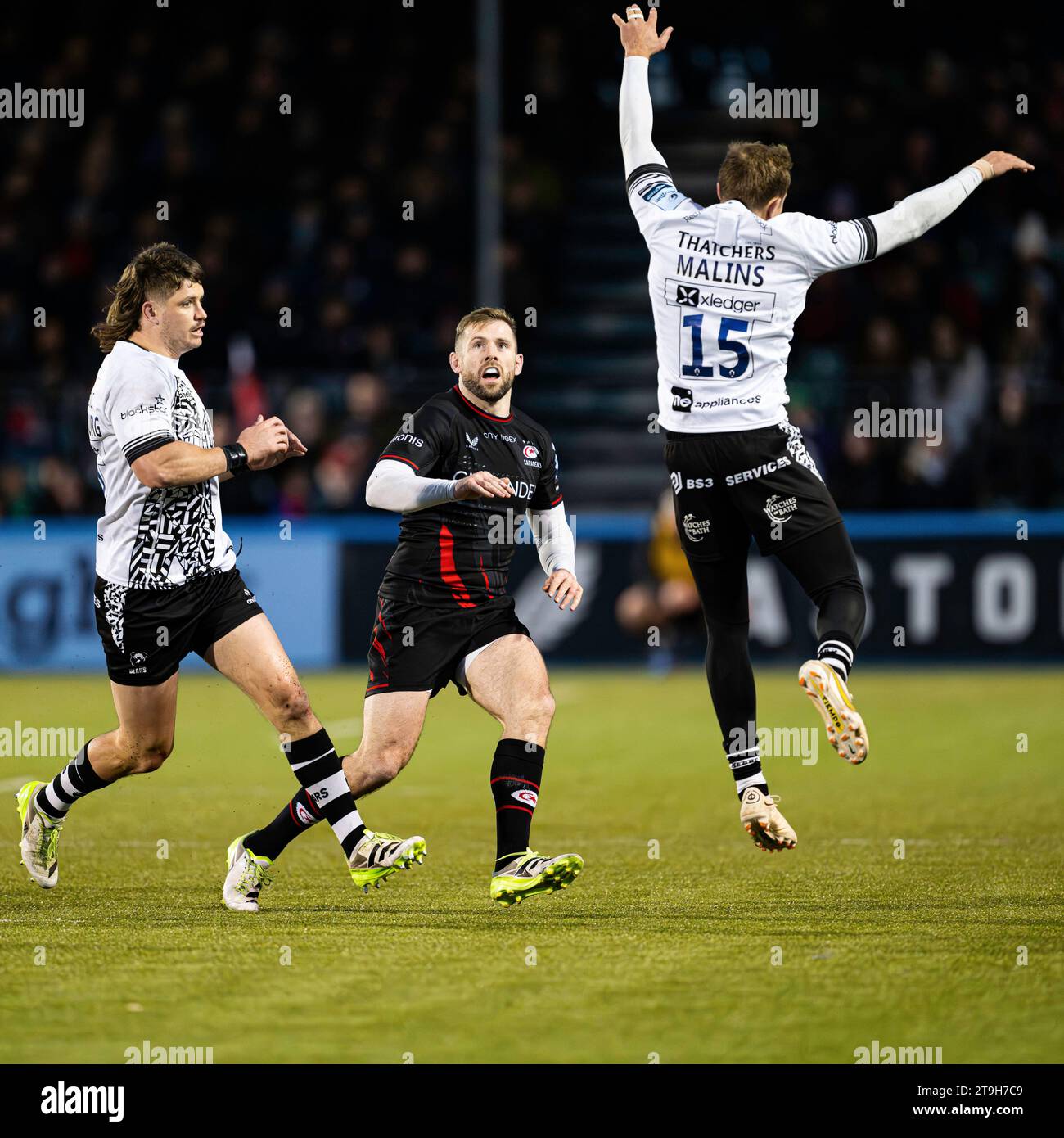 LONDON, VEREINIGTES KÖNIGREICH. November 2023. Elliot Daly of Saracens (links) in Aktion während Saracens vs Bristol Bears - Gallagher Premiership Rugby R im StoneX Stadium am Samstag, 25. November 2023. LONDON ENGLAND. Quelle: Taka G Wu/Alamy Live News Stockfoto