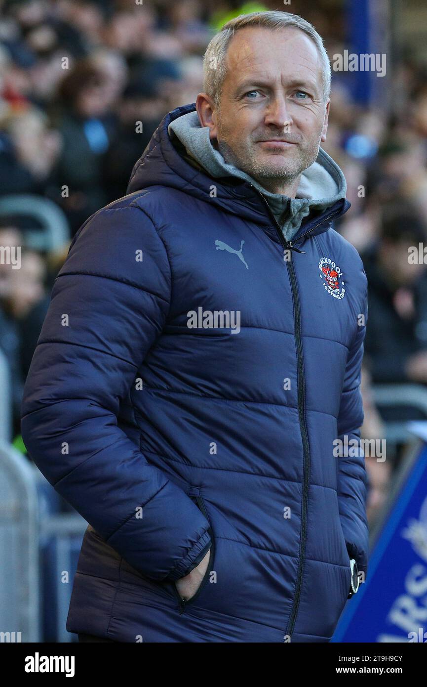 Portsmouth, Großbritannien. November 2023. Blackpool Manager Neil Critchley während des Spiels Portsmouth FC gegen Blackpool FC SKY Bet EFL League One in Fratton Park, Portsmouth, England, Großbritannien am 25. November 2023 Credit: Every Second Media/Alamy Live News Stockfoto