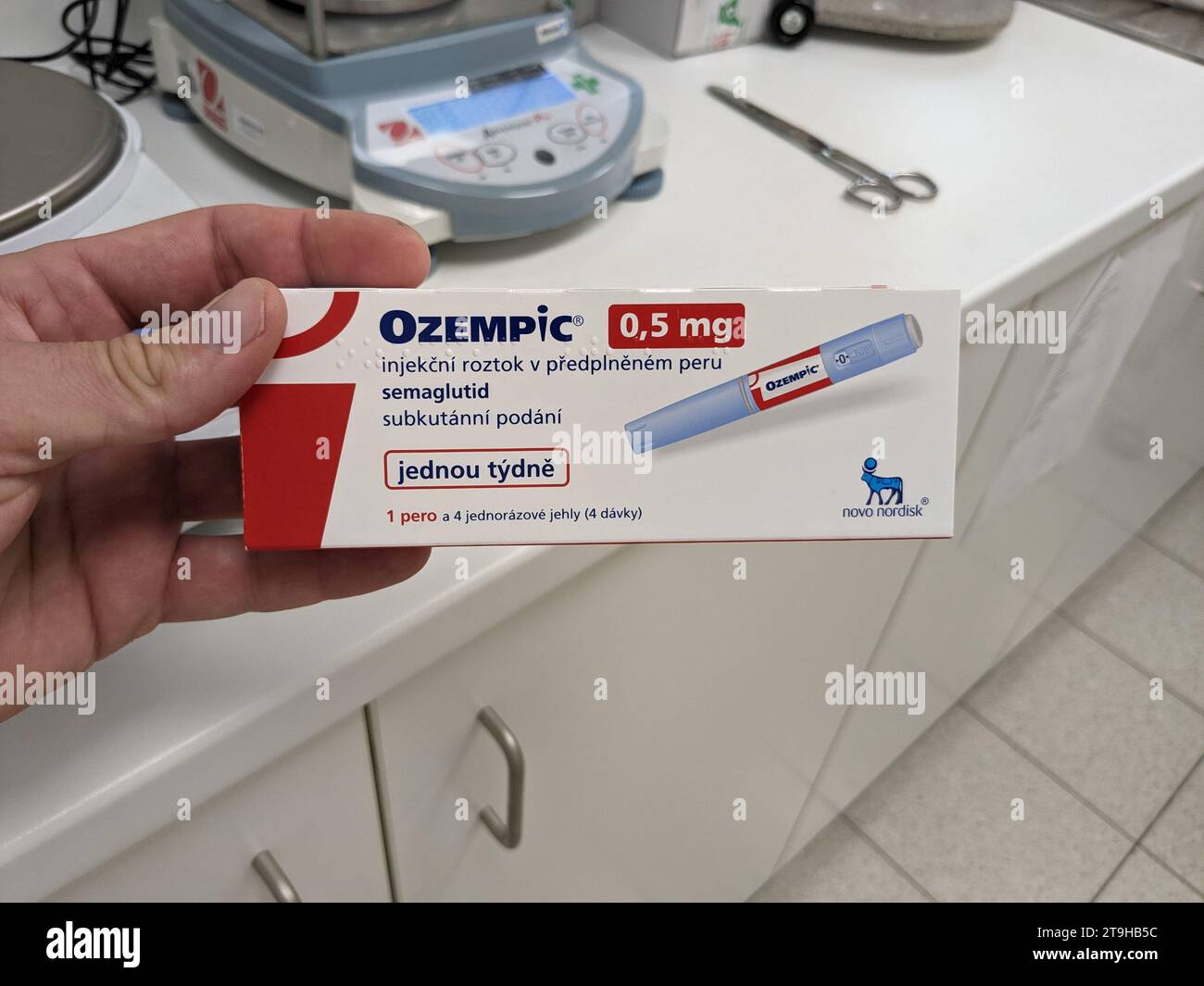 Prag, Tschechische republik, 22. Juni 2023: Ozempic Box. Tschechische Version der ozempic-Medikation. Diabetesbehandlung in Tschechien. Paket Semaglutid. Stockfoto