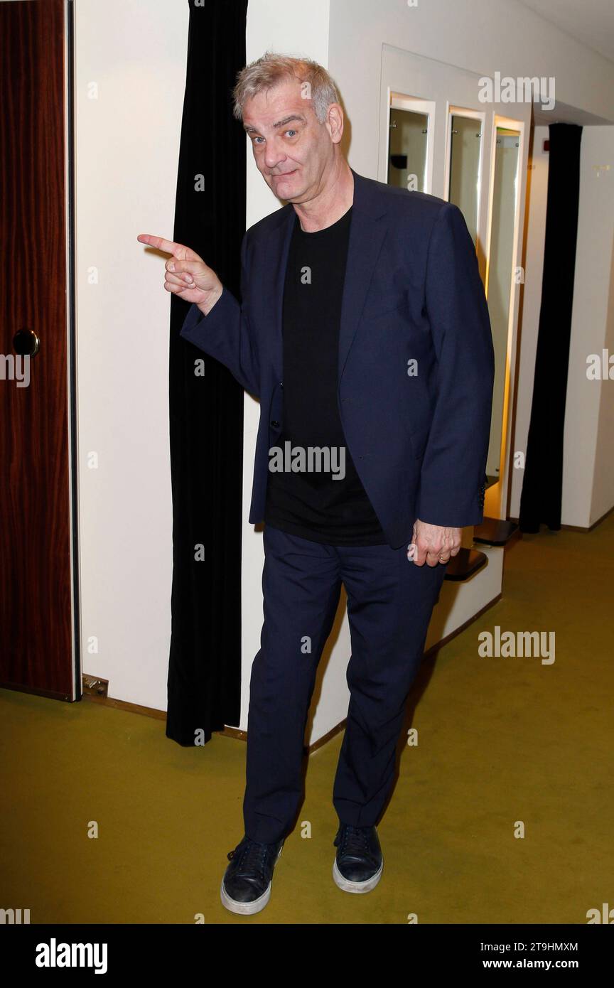 Heinrich Schafmeister bei der Verleihung des 18. Deutscher Theaterpreis der Faust 2023 im Thalia Theater. Hamburg, 25.11.2023 *** Heinrich Schafmeister bei der Verleihung des 18 Deutschen Theaterpreises Faust 2023 am Thalia Theater Hamburg, 25 11 2023 Foto:xH.xHartmannx/xFuturexImagex faust_3153 Credit: Imago/Alamy Live News Stockfoto