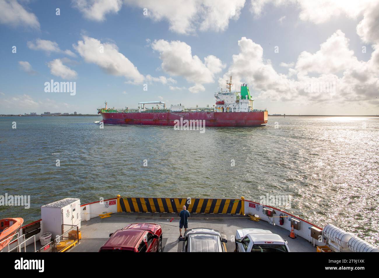 Bolivar, USA - 28. Oktober 2023: Fähre vom Hafen Bolivar nach Galveston. Die Fähre ist kostenlos und fährt alle 20 Minuten. Stockfoto