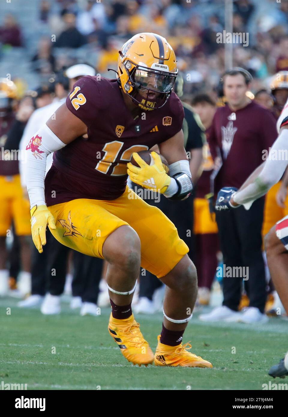 Tempe, Arizona, USA. November 2023. Tight End Jalin Conyers (12) von den Arizona State Sun Devils absolviert ein Pass-NCAA-Fußballspiel zwischen der University of Arizona und der Arizona State University im Mountain America Stadium in Tempe, Arizona. Michael Cazares/CSM/Alamy Live News Stockfoto