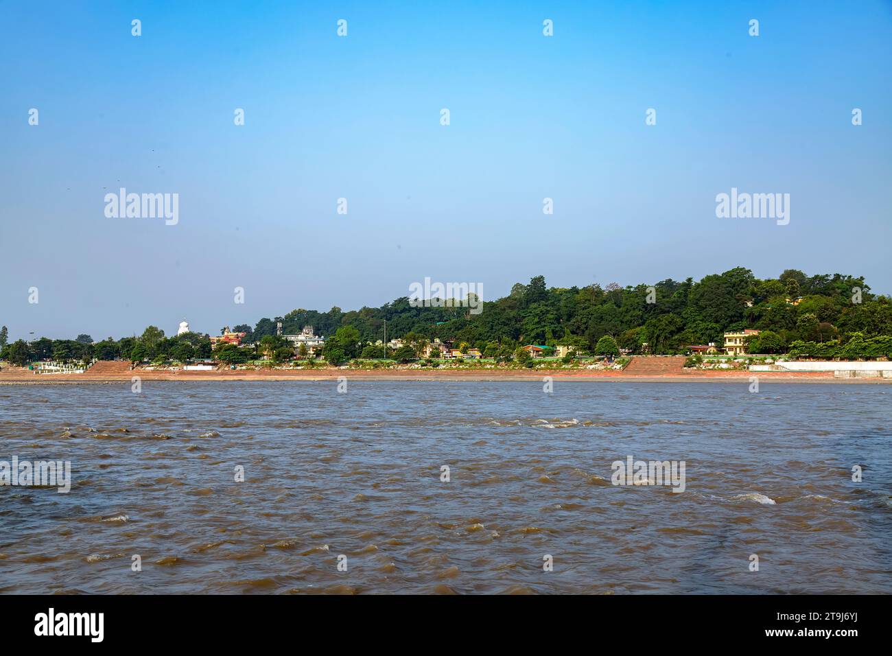 Fluss Ganges in Rishikesh im indischen Bundesstaat uttarakhand. Stockfoto Fluss Ganges in Rishikesh im indischen Bundesstaat uttarakhand. Stockfoto