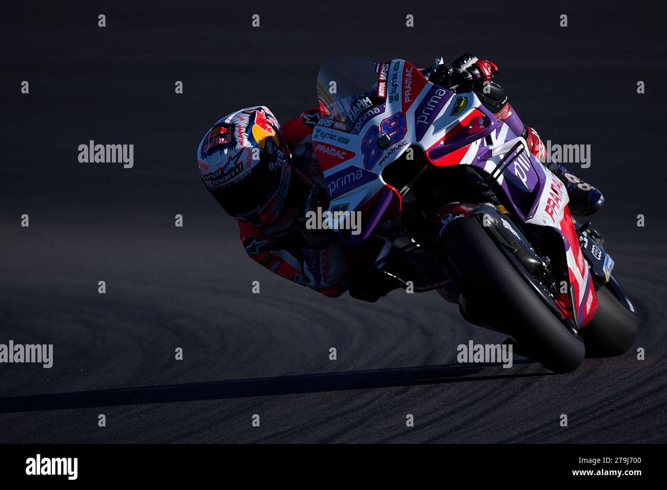 Valencia, Spanien. November 2023. Jorge Martin von Primac Pramac Racing tritt am 25. November 2023 beim Sprint-Rennen der Valencia MotoGP auf dem Ricardo Tormo Circuit in Valencia an. Quelle: Str/Xinhua/Alamy Live News Stockfoto