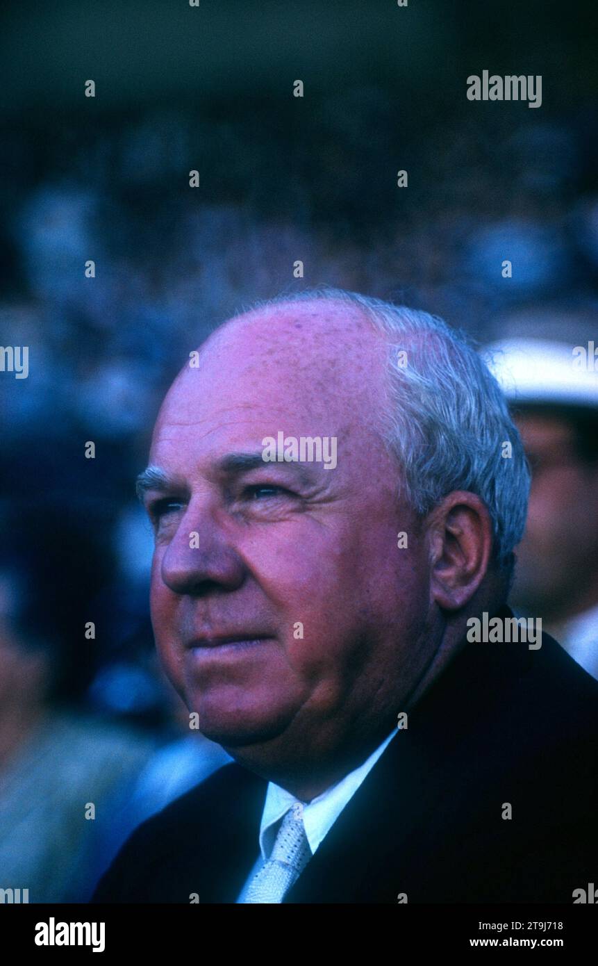 FL - MÄRZ 1956: Der Präsident der National League Warren C. Giles (1896–1979) sieht ein MLB Spring Training Spiel um März 1956 in Florida an. (Foto von Hy Peskin) *** örtliche Unterschrift *** Warren C. Giles Stockfoto