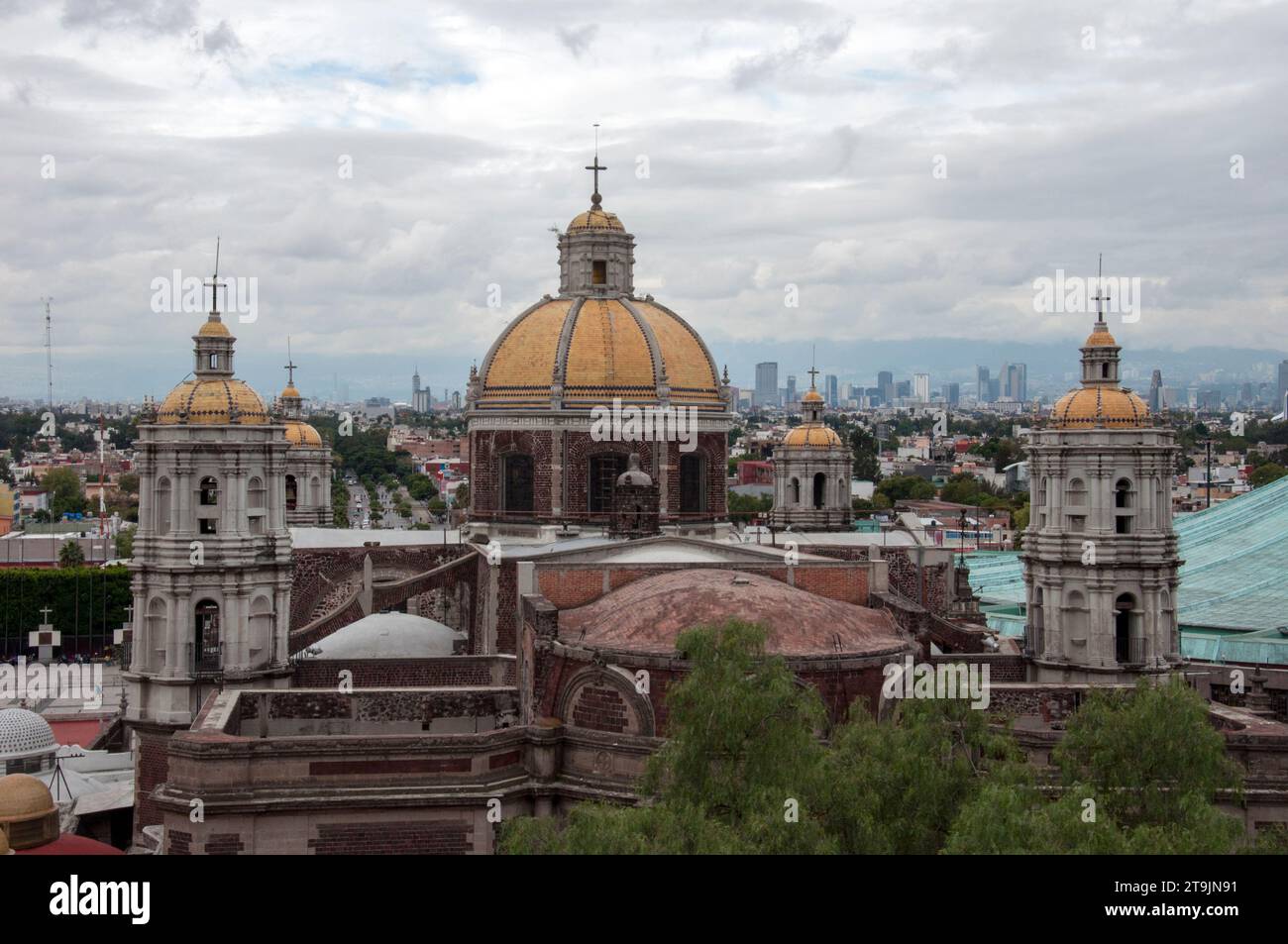 Panoramablick auf Mexiko-Stadt von der Villa Basilica de Guadalupe in Mexiko Stockfoto