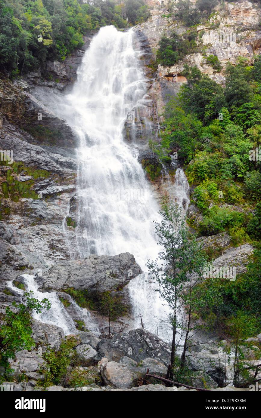 Der Wasserfall des 'Voile de la mariee' ( Veil der Braut) ist ein herrlicher Wasserfall 70 Meter hoch, der sich in der Nähe des Dorfes Bocognano auf Korsika befindet Stockfoto