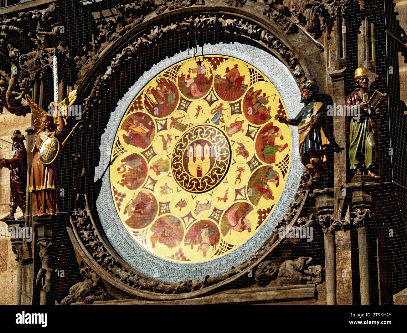 Die Prager Astronomische Uhr, eine mittelalterliche astronomische Uhr an der Südwand des Alten Rathauses. Stockfoto