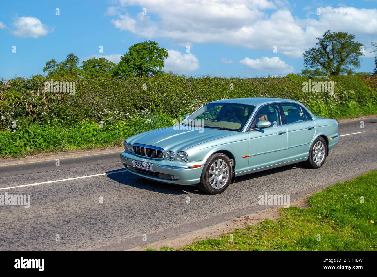 2003 grüne blaue britische Jaguar V6 SE 5-Gang-Automatik 2967 ccm Benzinlimousine, Vintage, restaurierte klassische Motoren, Automobilsammler, Motorenfreunde, historische Veteranenautos, die in Cheshire, Großbritannien reisen Stockfoto