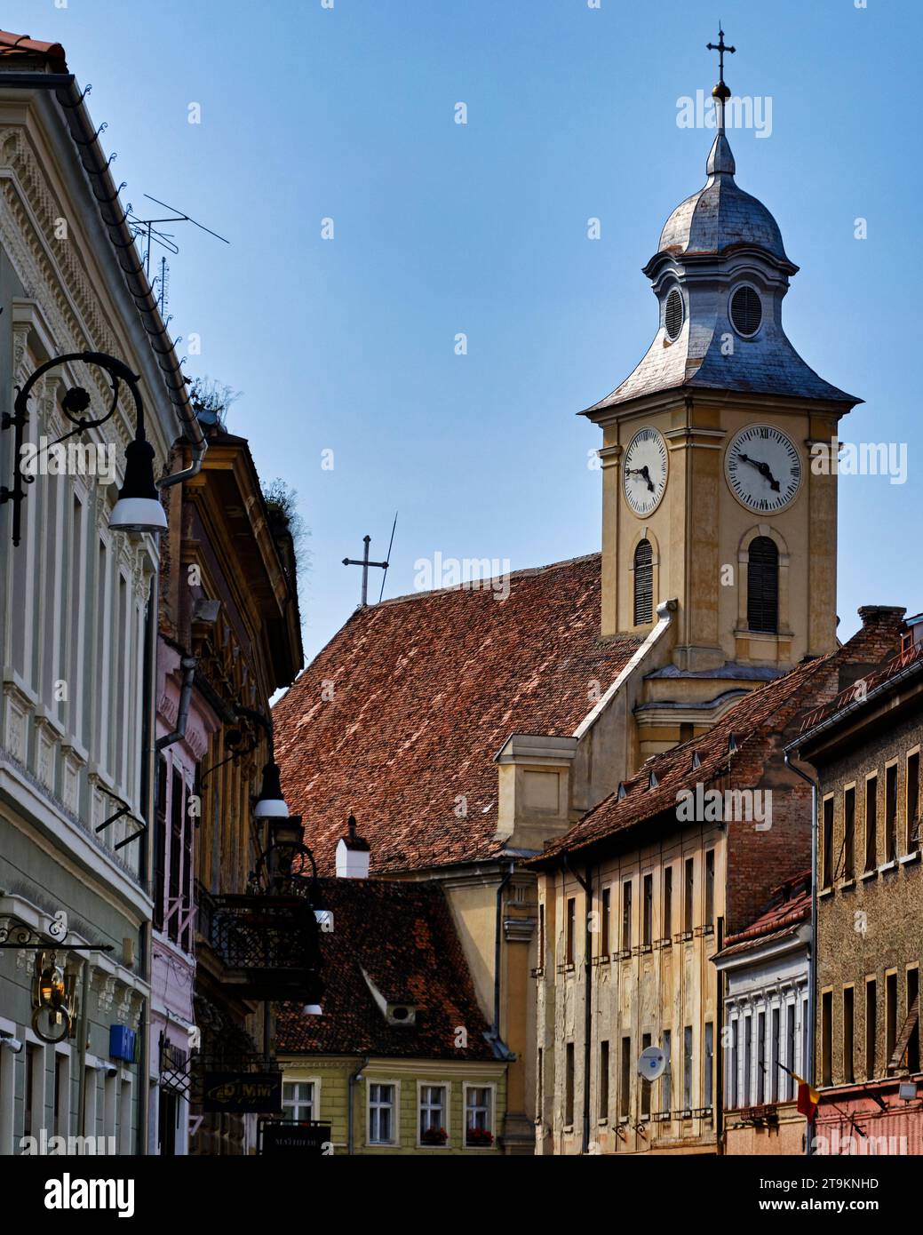 Römisch-katholische Kirche St. Peter und Paul, Biserica SF. Petru și Pavel, in Brașov, Rumänien, 2. August 2023. Foto: Tim Chong din Brașov Stockfoto