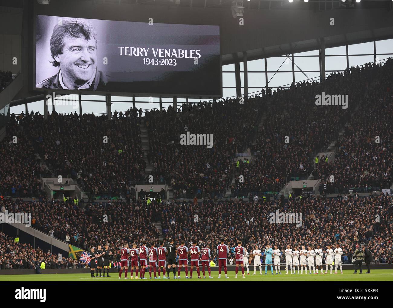 London, Großbritannien. November 2023. Eine Hommage an Terry Venables vor dem Spiel der Premier League im Tottenham Hotspur Stadium in London. Der Bildnachweis sollte lauten: Paul Terry/Sportimage Credit: Sportimage Ltd/Alamy Live News Stockfoto