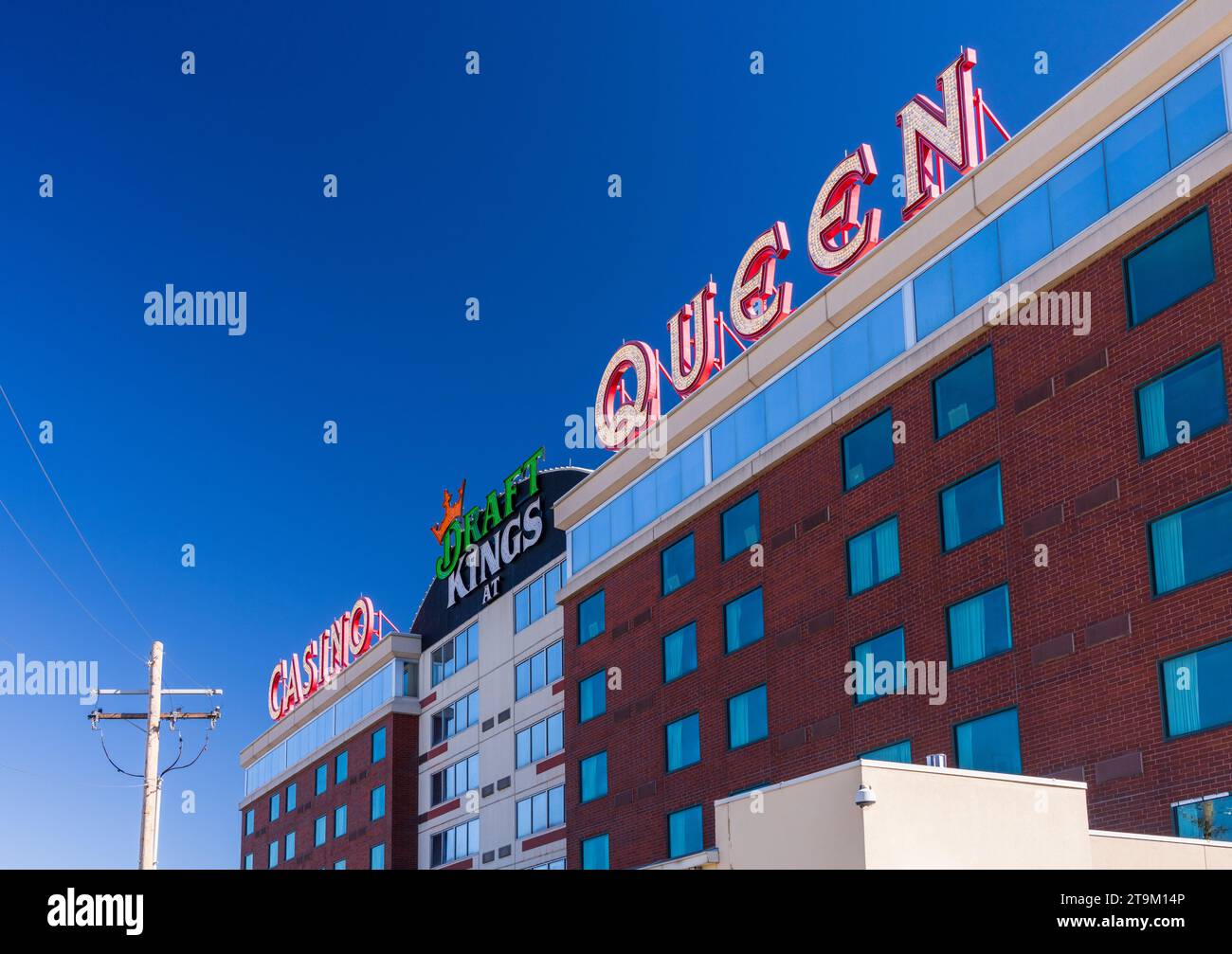 East St Louis, IL - 21. Oktober 2023: Fassade der Draft Kings im Queen Casino in Illinois Stockfoto