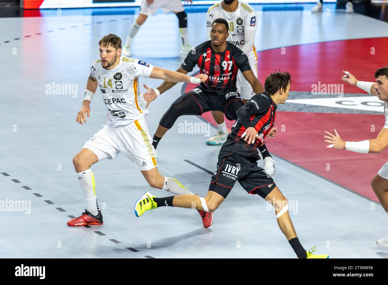 (C) Denis TRASFI / MAXPPP - à Ivry sur seine au Stade Auguste-Delaune le 24-11-2023 - Handball Liqui Moly Starligue / Union Sportive d'Ivry Handball V Stockfoto