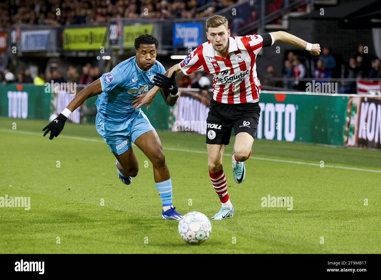 ROTTERDAM - (l-r) Ryan Flamingo vom FC Utrecht, Tobias Lauritsen von Sparta Rotterdam während des niederländischen Eredivisie-Spiels zwischen Sparta Rotterdam und FC Utrecht im Sparta Stadion Het Kasteel am 26. November 2023 in Rotterdam, Niederlande. ANP PIETER STAM DE JONGE Stockfoto