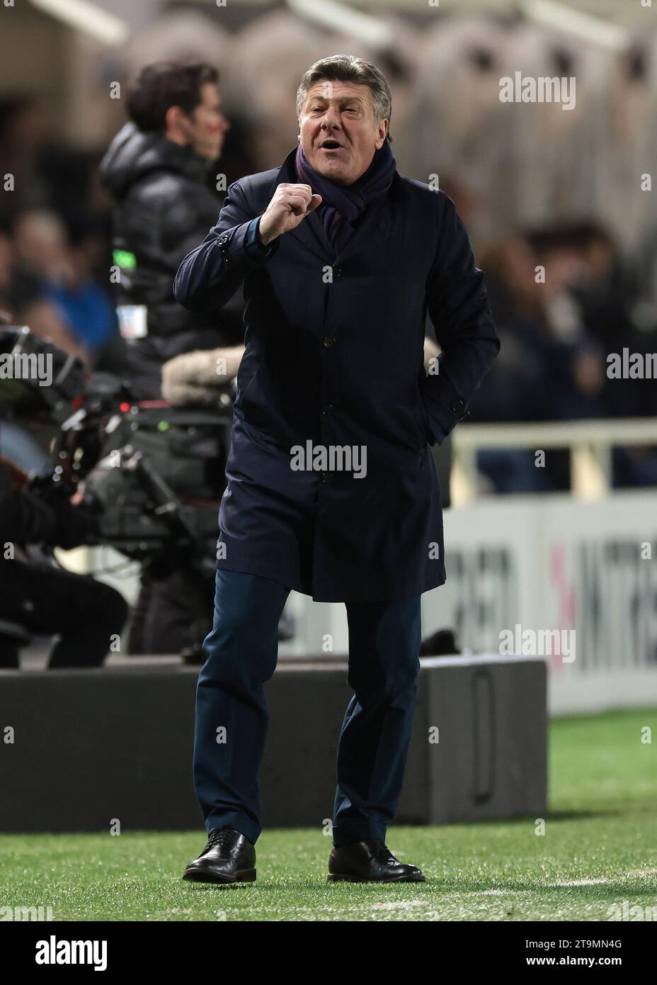Bergamo, Italien. November 2023. Walter Mazzarri Cheftrainer des SSC Napoli reagiert während des Spiels der Serie A im Gewiss-Stadion in Bergamo. Der Bildnachweis sollte lauten: Jonathan Moscrop/Sportimage Credit: Sportimage Ltd/Alamy Live News Stockfoto