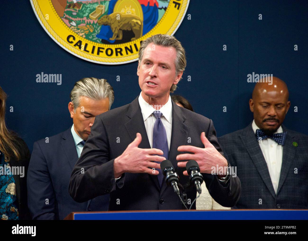 Sacramento, KALIFORNIEN - 1. Februar 2023: Gouverneur Gavin Newsom spricht auf einer Pressekonferenz für Waffensicherheit. Stockfoto