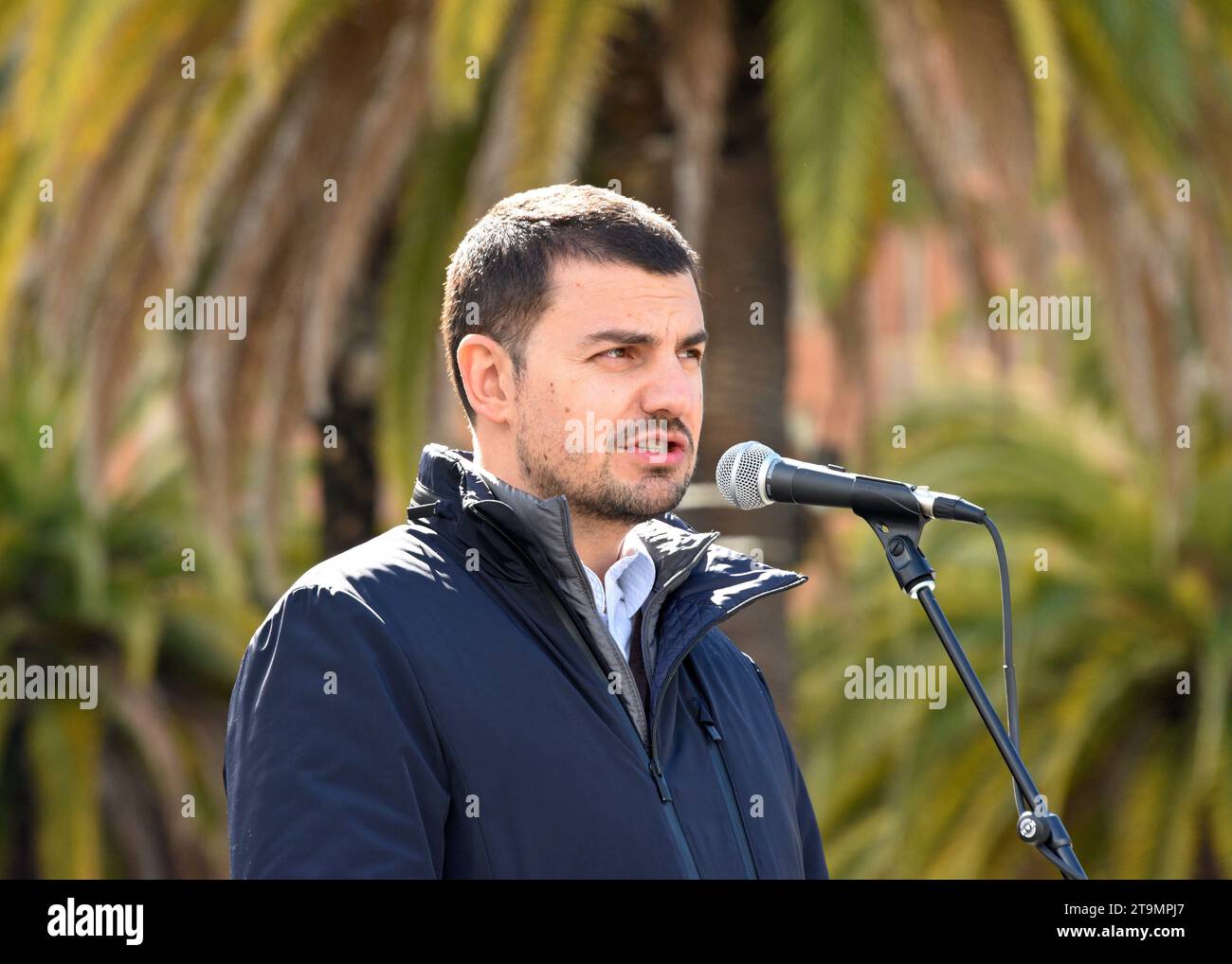 San Francisco, KALIFORNIEN - 25. Februar 2023: Generalkonsul der Ukraine Kushneruk Dmytro, während der Unite for Ukraine Rallye auf der Harry Bridges Plaza auf der Embarca Stockfoto