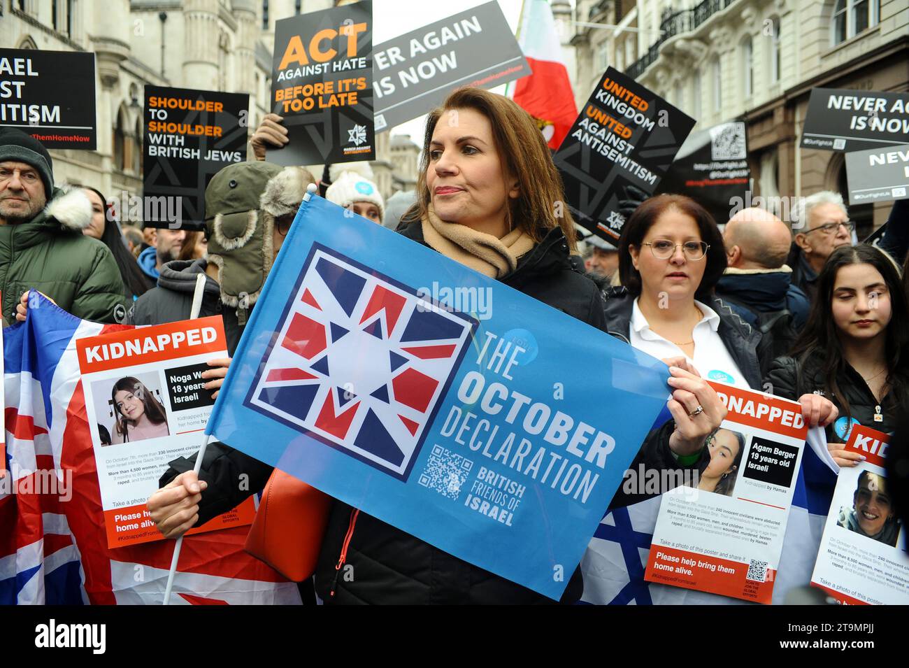 London, UK, 26. November 2023 Julia Hartley-Brewer ist eine britische Radiomoderatorin, Politikjournalistin und Zeitungskolumnistin. Sie moderiert die Radiosendung auf Talkradio. Kampagne gegen Antisemitismus-marsch. Mehr als 100.000 märz durch London in der größten Proteste gegen Antisemitismus seit 1936. Quelle: JOHNNY ARMSTEAD/Alamy Live News Stockfoto