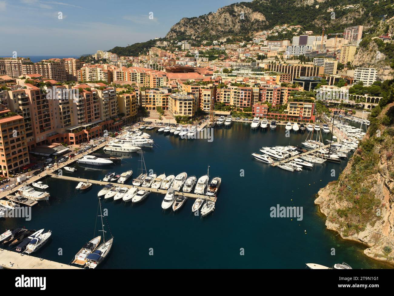 Stadtbild von Monaco. Fontvieille und Monaco Hafen Stockfoto