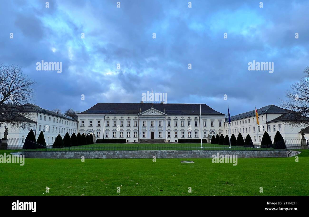 Schloss Bellevue in Berlin Sitz des Bundespräsidenten *** Schloss Bellevue in Berlin Sitz des Bundespräsidenten Copyright: Xmix1x Credit: Imago/Alamy Live News Stockfoto