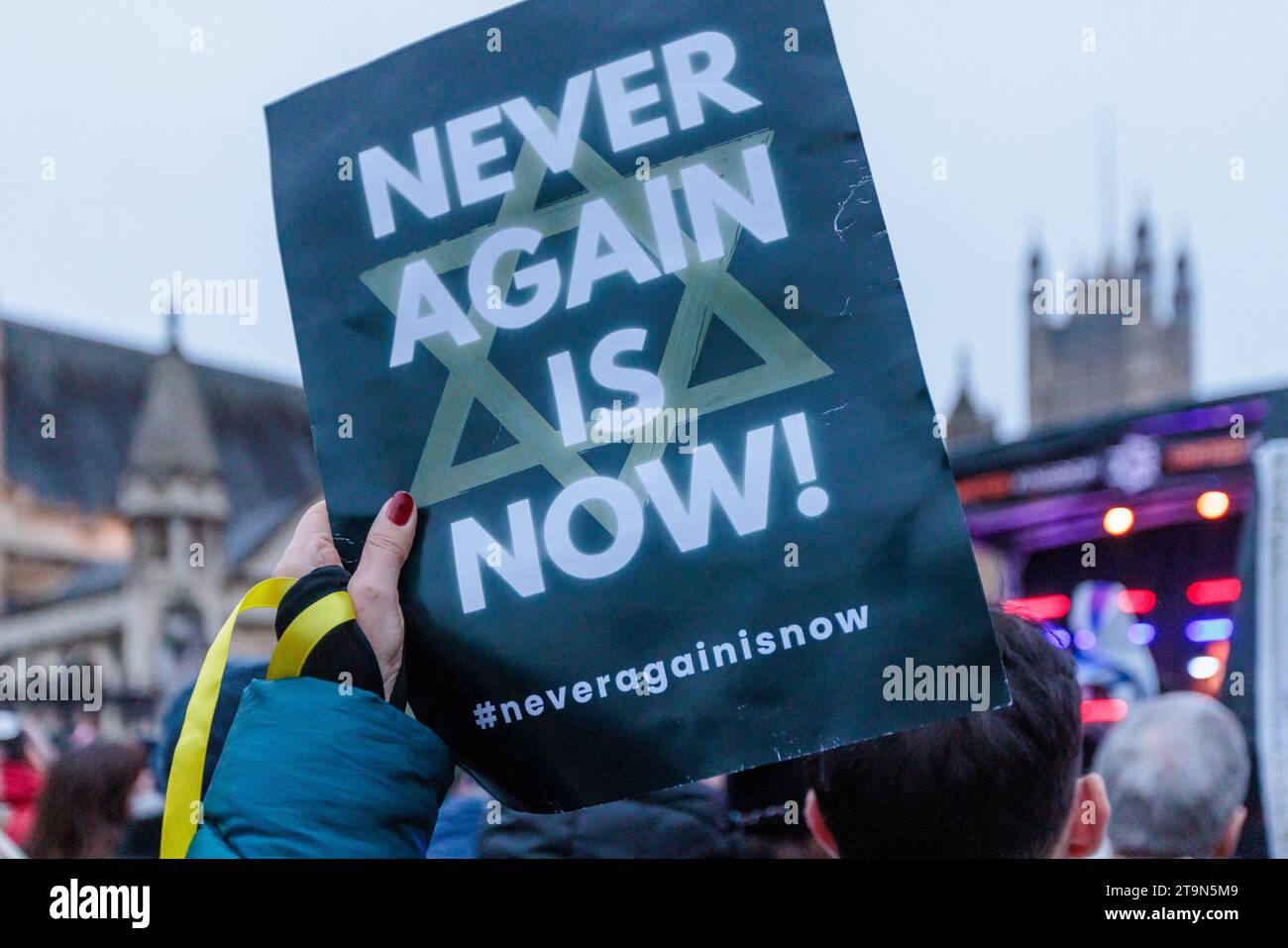 März gegen Antisemitismus, London, Großbritannien. November 2023. Mehr als 105.000 Menschen standen Seite an Seite mit britischen Juden, als sie vom Royal Court of Justice zum Parliament Square marschierten. Der von der Wohltätigkeitsorganisation „Campaign Against Antisemitism“ organisierte marsch ist der größte Protest gegen Antisemitismus seit der Schlacht an der Cable Street im Jahr 1936. Foto: Amanda Rose/Alamy Live News Stockfoto