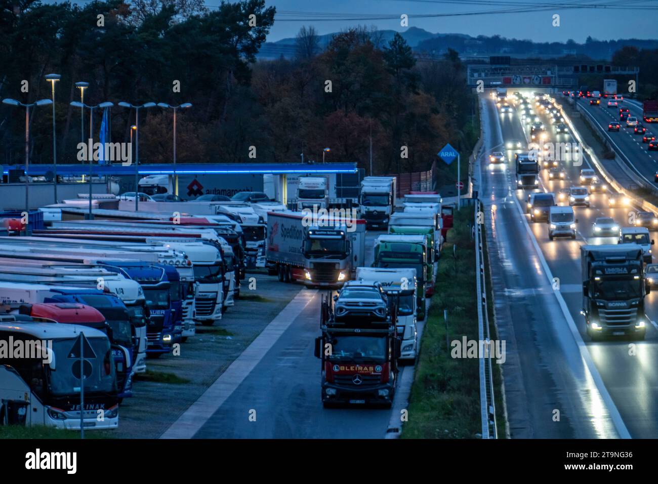 Rastplatz Ohligser Heide West, an der Autobahn A3, Richtung Köln, bei Solingen, voll ausgestattete LKW-Parkplätze, NRW, Deutschland, Stockfoto