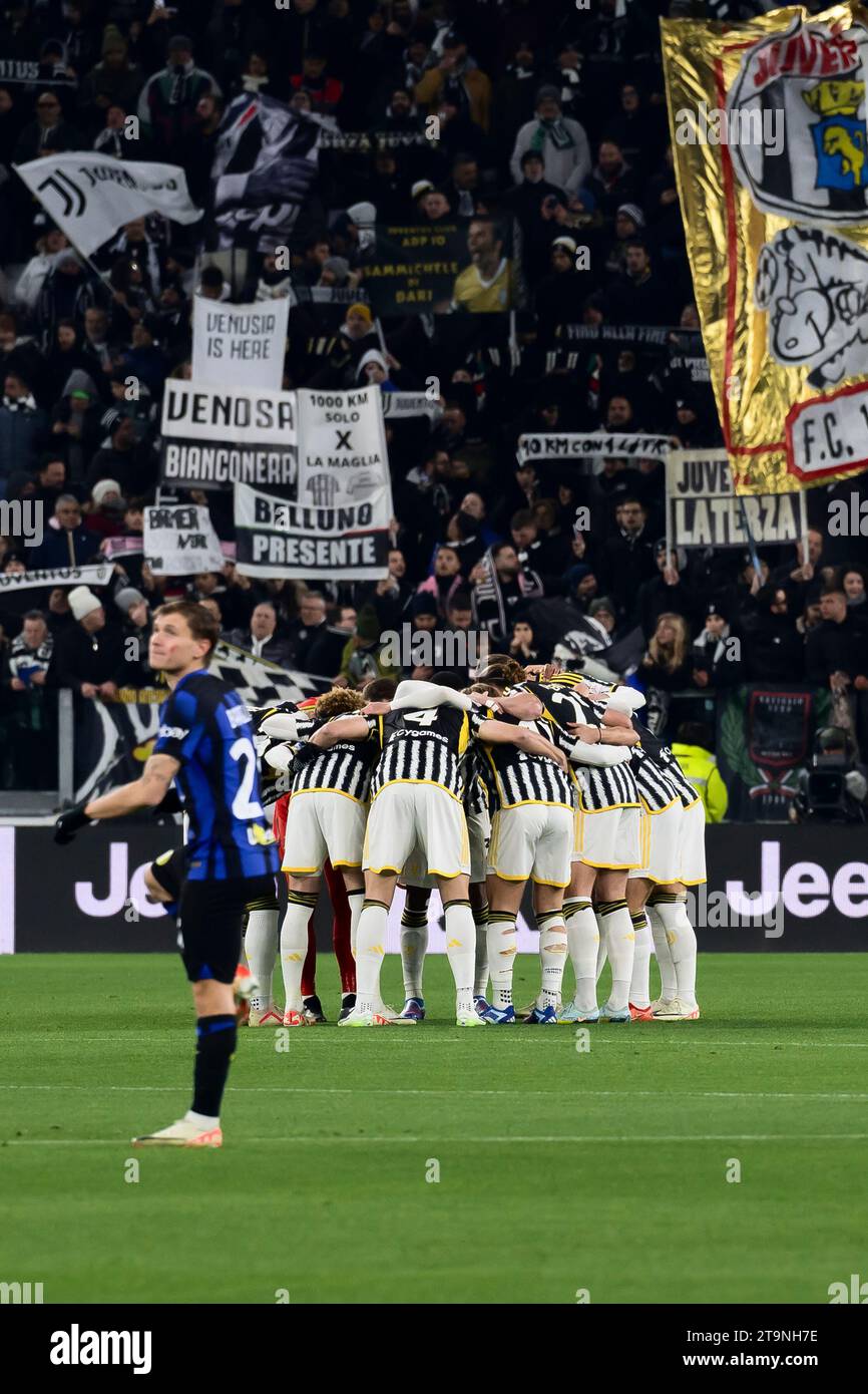 Turin, Italien. 26. November 2023. Spieler des FC Juentus sind vor dem Fußballspiel der Serie A zwischen Juventus FC und FC Internazionale zu sehen. Quelle: Nicolò Campo/Alamy Live News Stockfoto