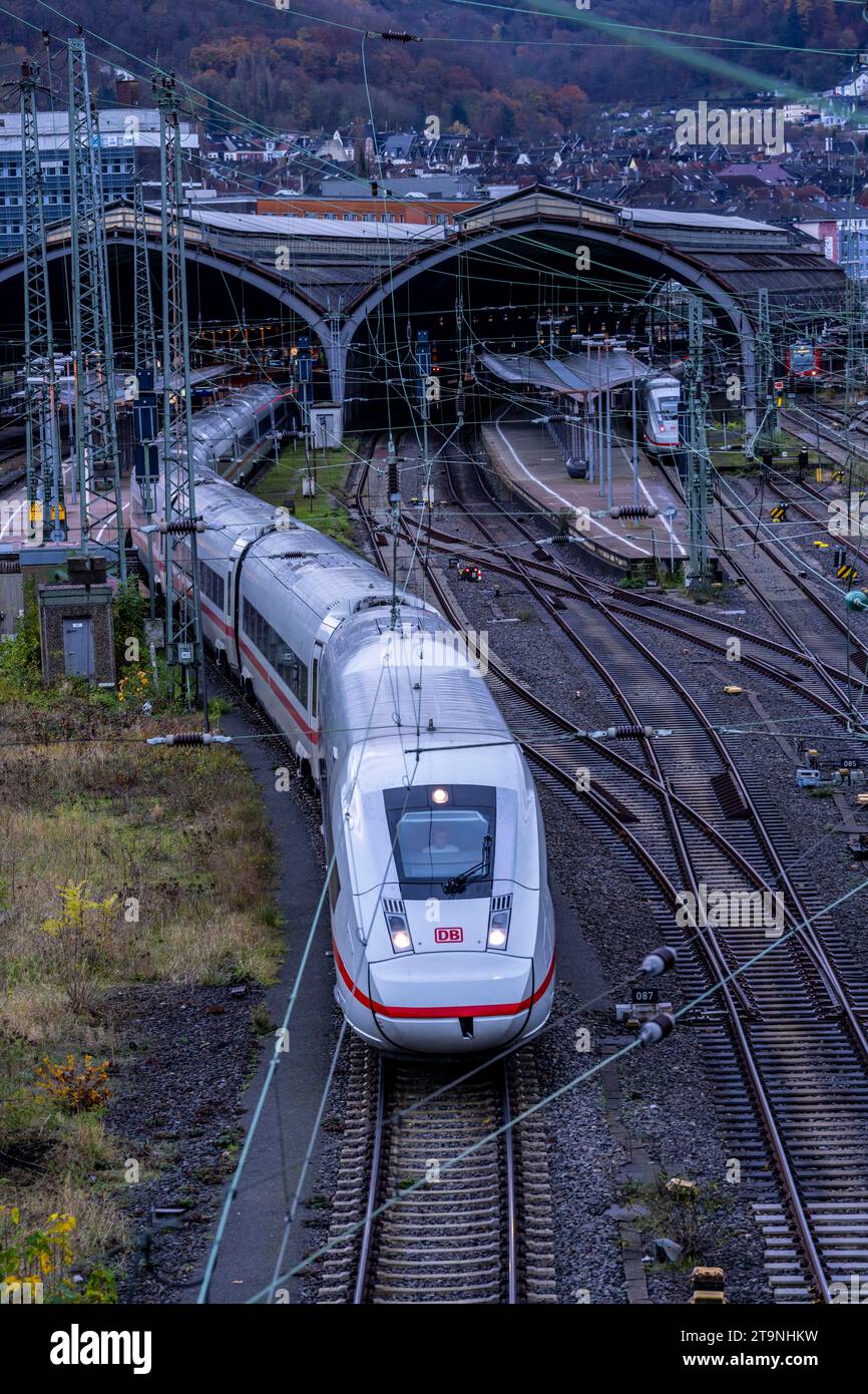 Der Hauptbahnhof Hagen, Bahnhofshallen, Gleise, Bahnsteige, ICE-Bahn, Hagen, NRW, Deutschland, Stockfoto