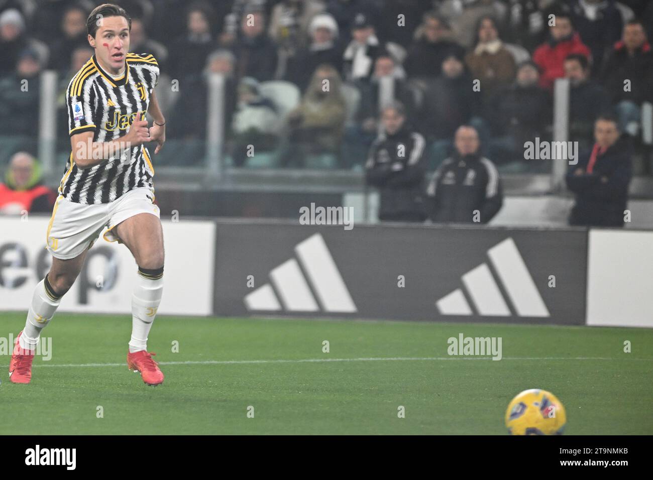 Turin, Italien. November 2023. Federico Chiesa vom FC Juventus während des italienischen Fußballspiels der Serie A zwischen dem FC Juventus und dem Inter FC Internazionale am 26. November 2023 im Allianz-Stadion in Turin. Kredit: Tiziano Ballabio Kredit: Tiziano Ballabio/Alamy Live News Stockfoto