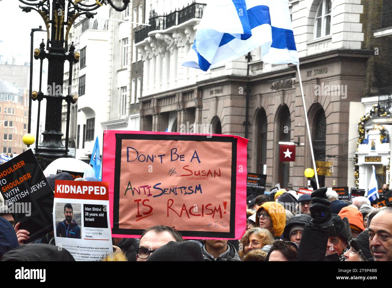 Der marsch gegen den Antisemitismus beginnt am 26. November 2023 an den Royal Courts of Justice in London Stockfoto