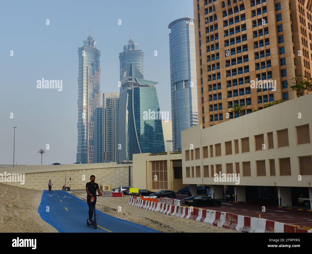 Moderne Wolkenkratzer verändern die Skyline der Business Bay in Dubai, VAE. Stockfoto